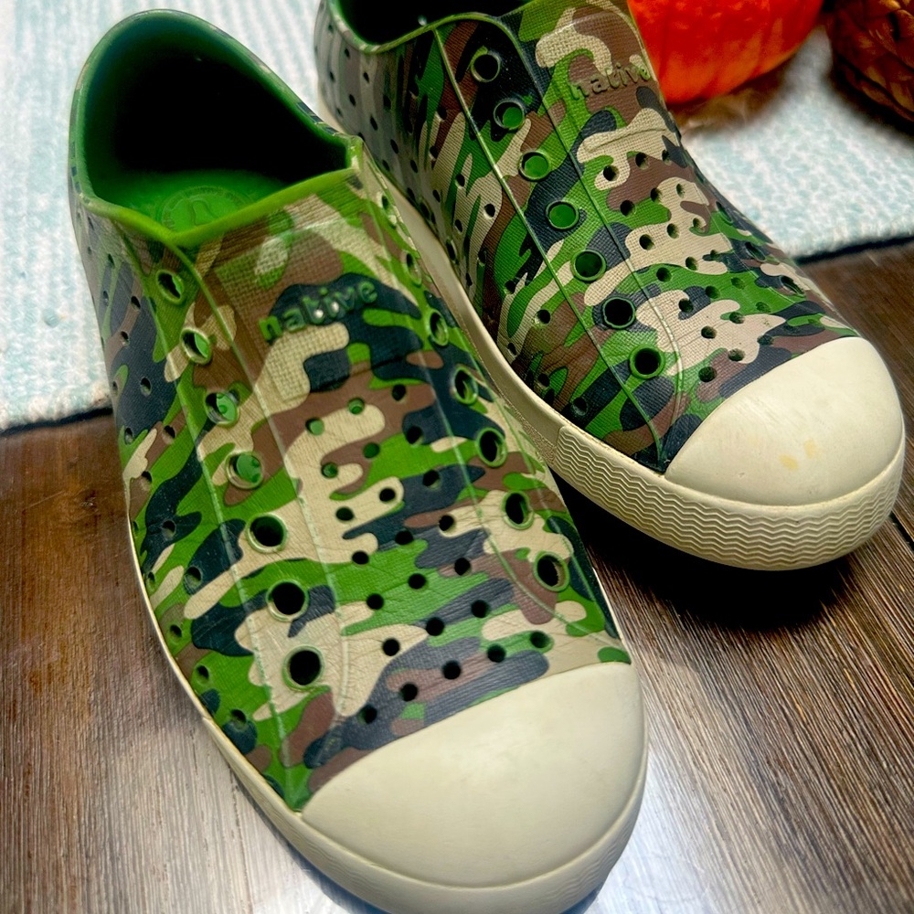 Boys Native shoes size c13